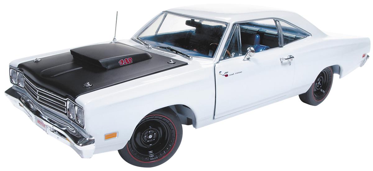 AUTO WORLD AMM1147 1:18 Scale 1969.5 Plymouth Road Runner A12