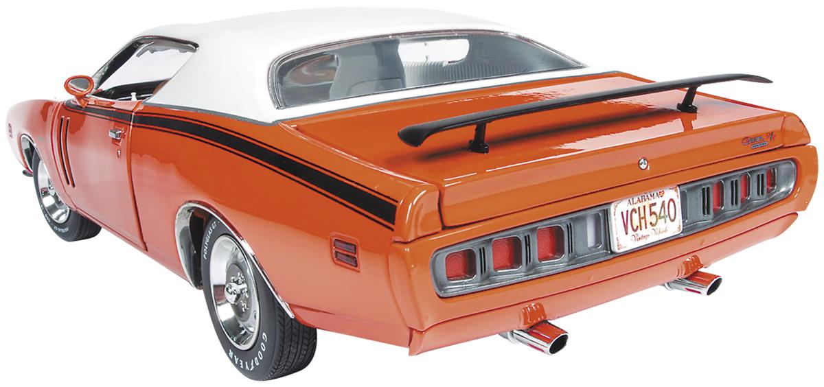 AUTO WORLD AMM1148 1:18 Scale 1971 Dodge Charger R/T Diecast