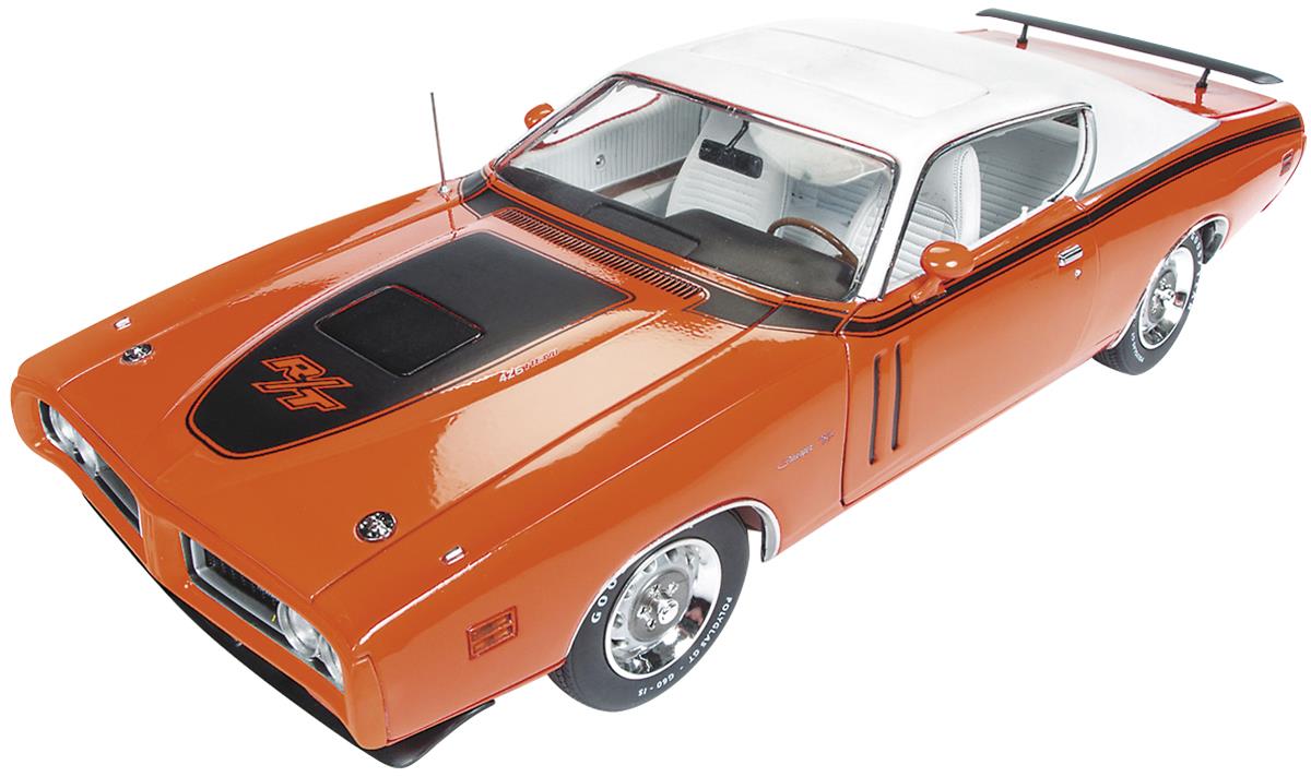 AUTO WORLD AMM1148 1:18 Scale 1971 Dodge Charger R/T Diecast Model 