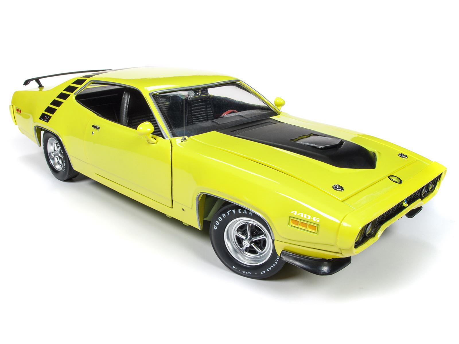 AUTO WORLD AMM1158 1:18 Scale 1971 Plymouth Road Runner 440 SIx Pack ...