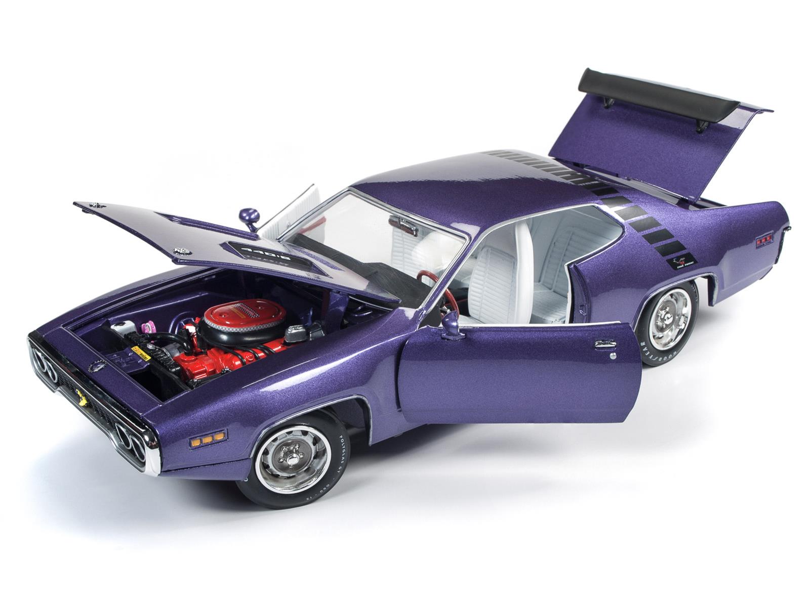 AUTO WORLD AMM1182 1:18 Scale 1971 Plymouth Roadrunner Diecast
