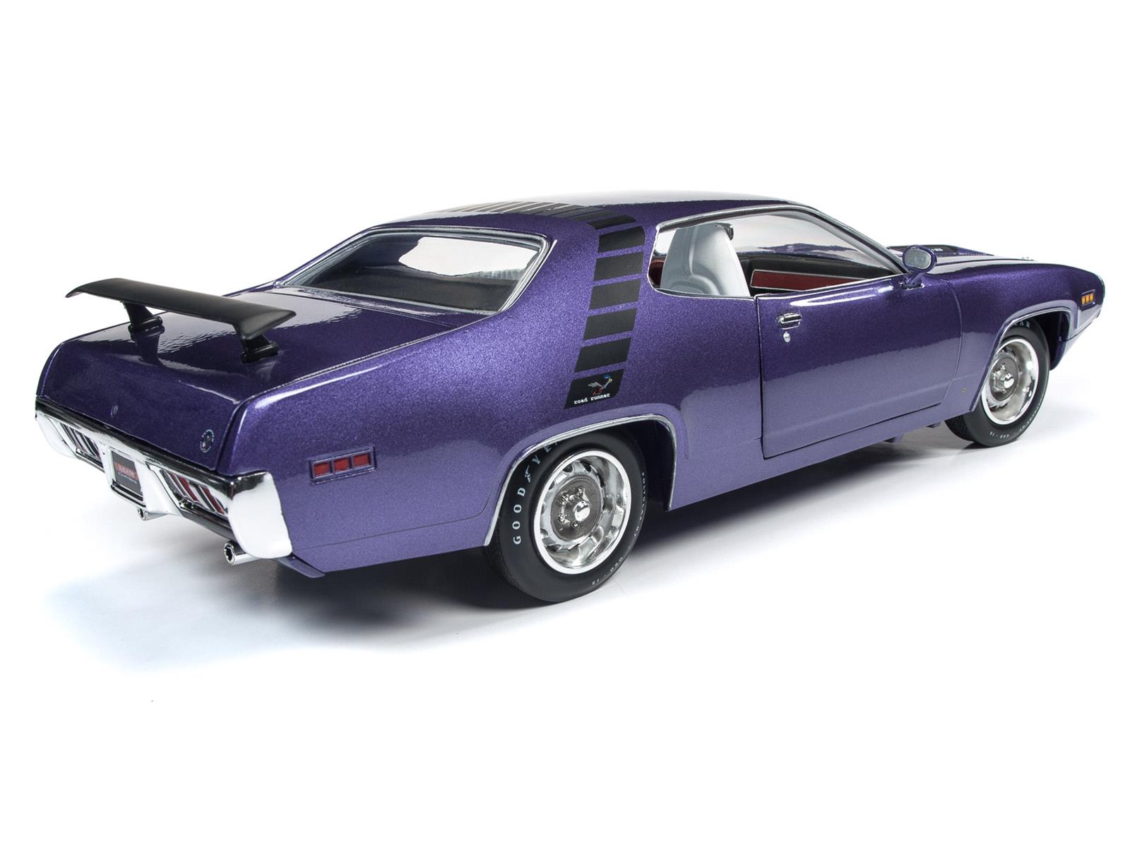 AUTO WORLD AMM1182 1:18 Scale 1971 Plymouth Roadrunner Diecast
