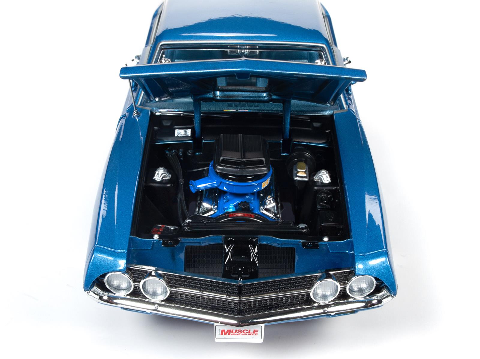 AUTO WORLD AMM1189 1:18 Scale 1970 Ford Torino Cobra Diecast