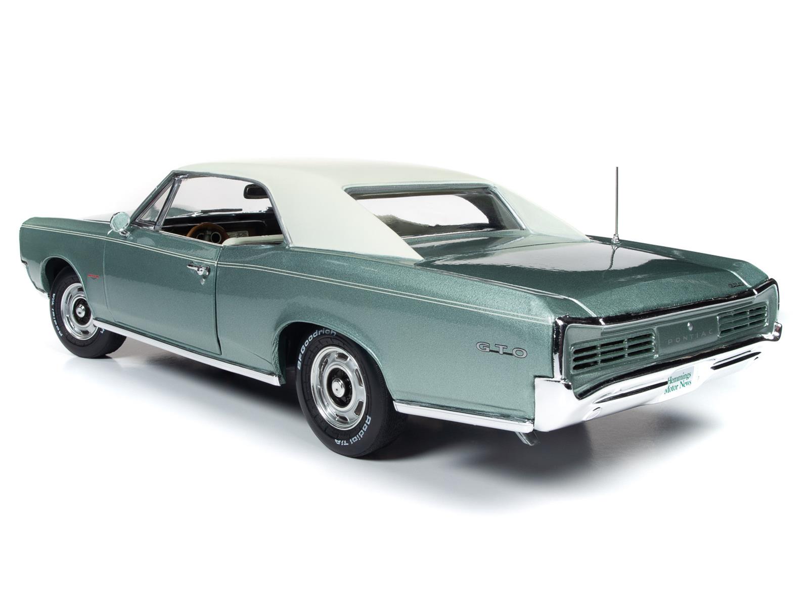 AUTO WORLD AMM1192 1:18 Scale 1966 Pontiac GTO Diecast Model
