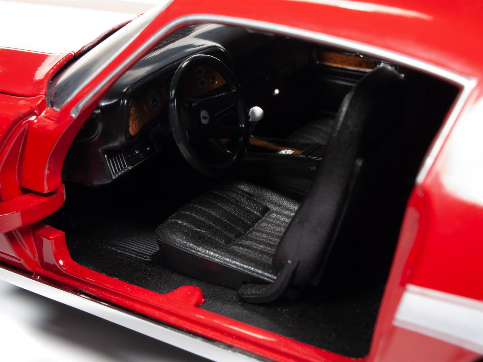 AUTO WORLD AMM1197 1:18 Scale Baldwin Motion 1971 Chevy Camaro