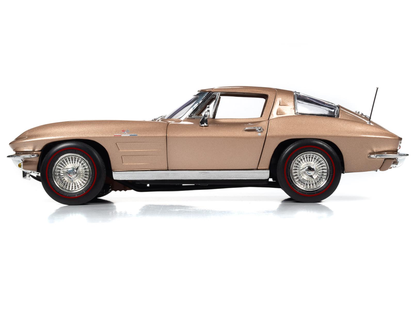 AUTO WORLD AMM1222 1:18 Scale 1963 Chevrolet Corvette Stingray