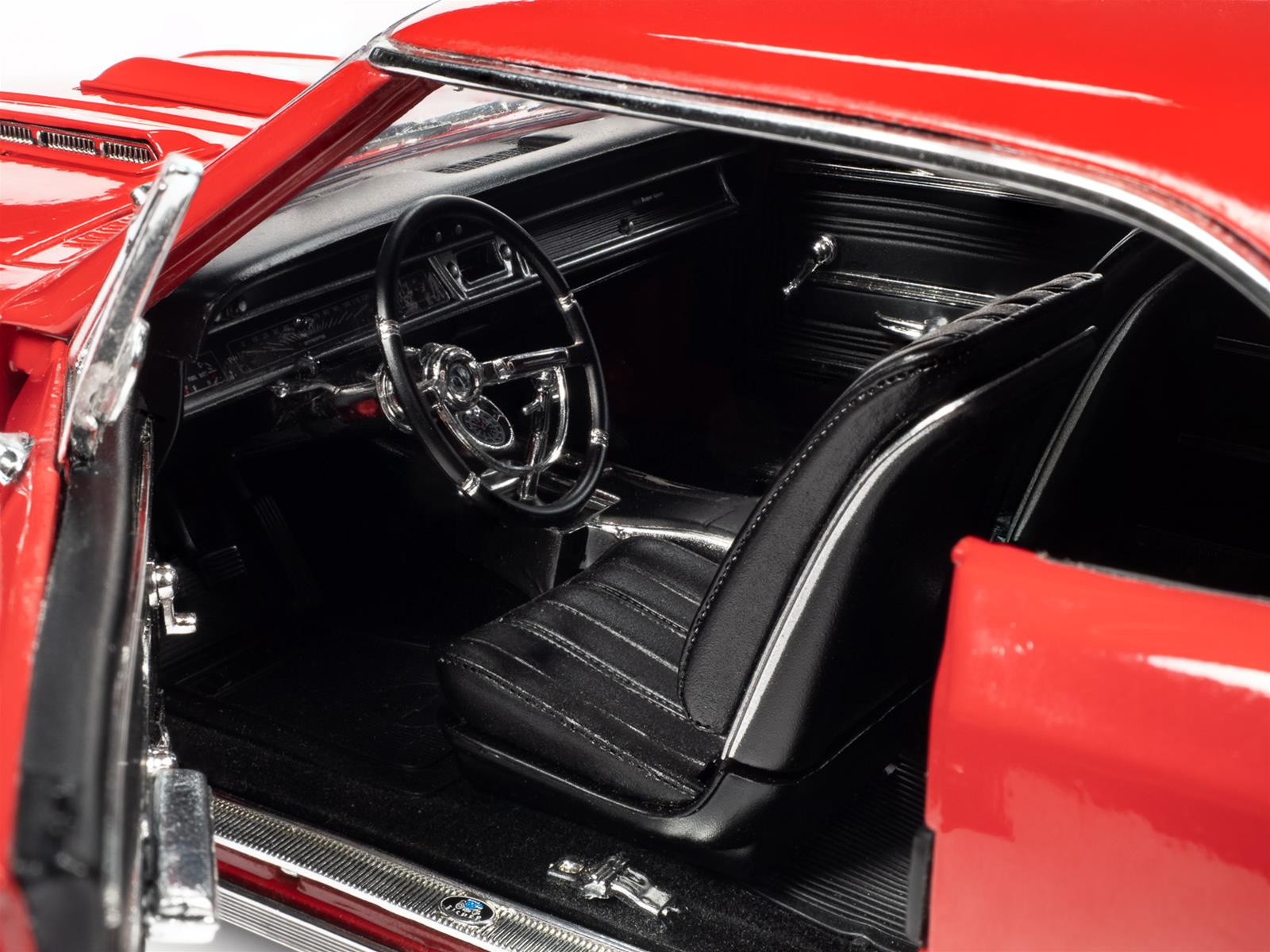 AUTO WORLD AMM1233 1:18 Scale 1966 Chevrolet Chevelle SS 396
