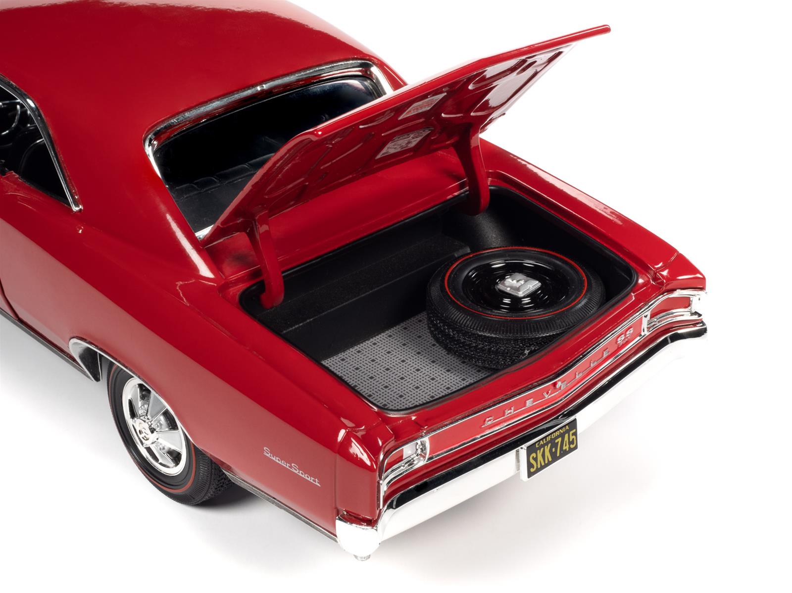 AUTO WORLD AMM1233 1:18 Scale 1966 Chevrolet Chevelle SS 396