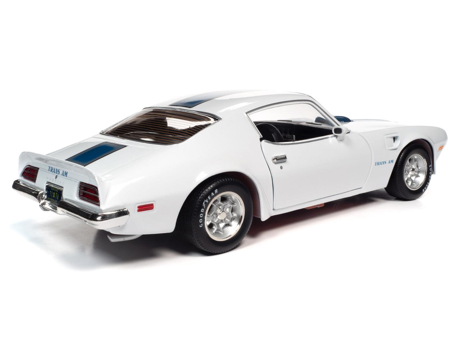 AUTO WORLD AMM1267 1:18 Scale 1971 Pontiac Trans Am Diecast