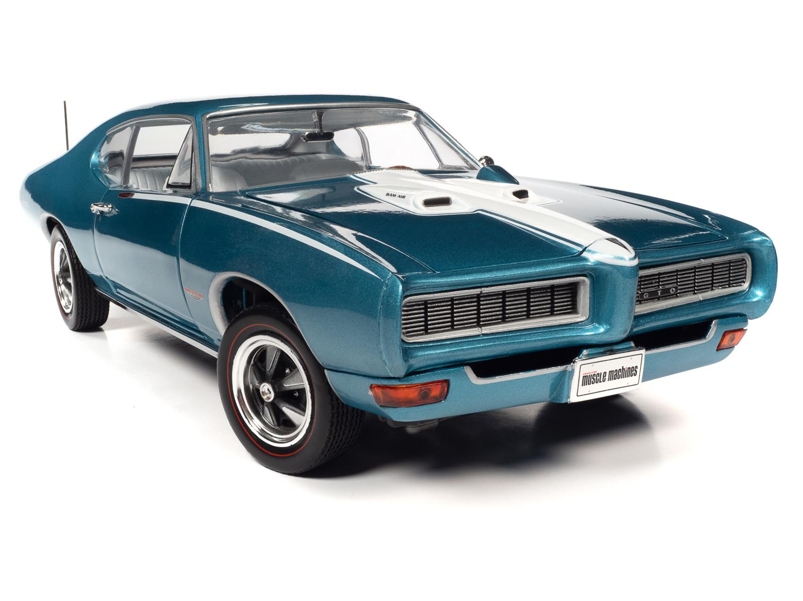 AUTO WORLD AMM1277 1:18 Scale 1968 Pontiac GTO Diecast Model