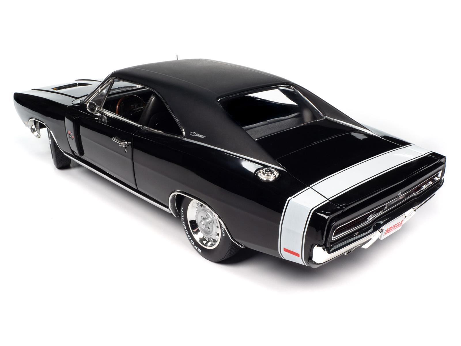 AUTO WORLD AMM1302 1:18 Scale 1970 Dodge Charger R/T Hemmings