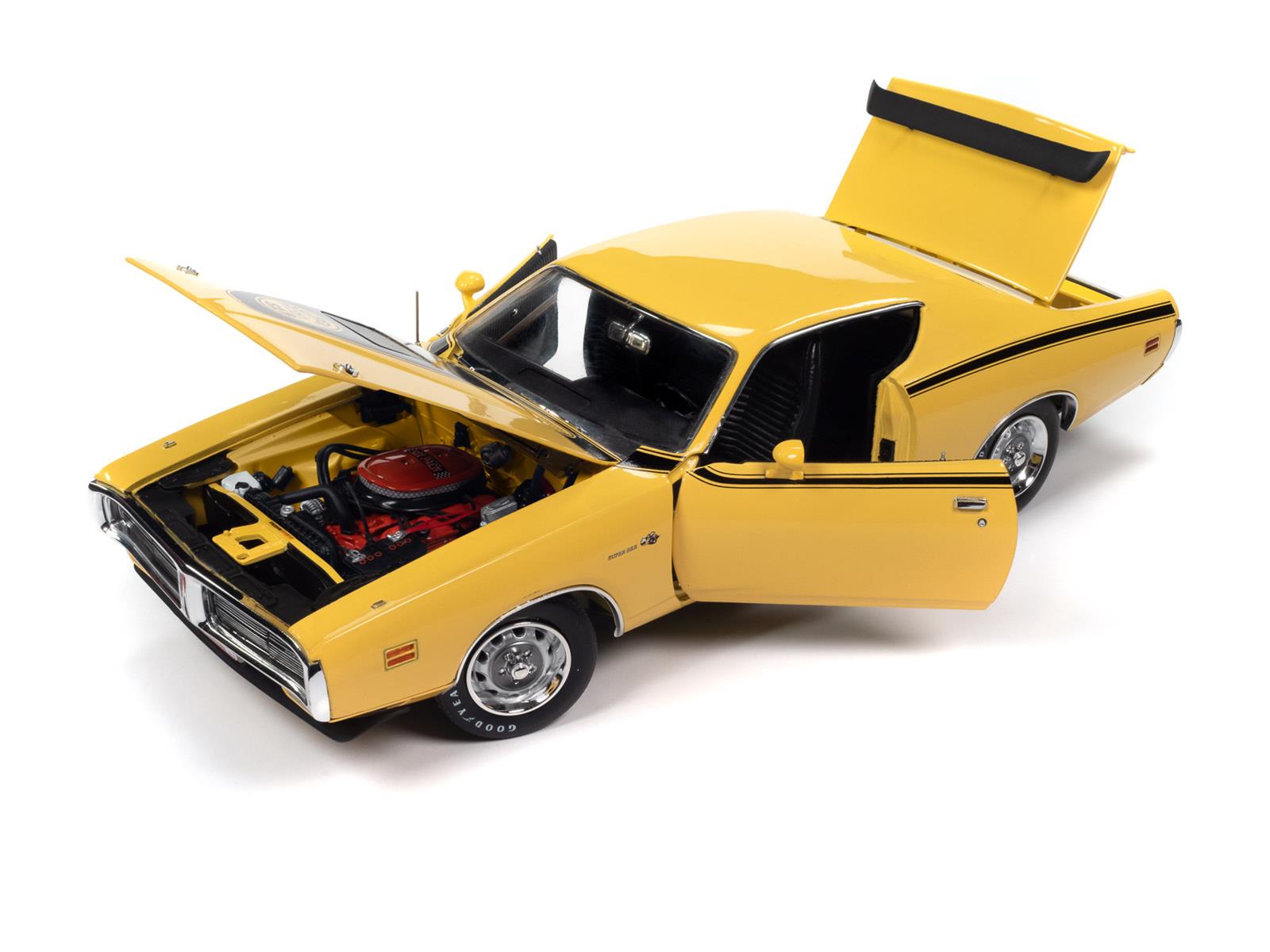 AUTO WORLD AMM1315 1:18 Scale 1971 Dodge Charger Super Bee Diecast