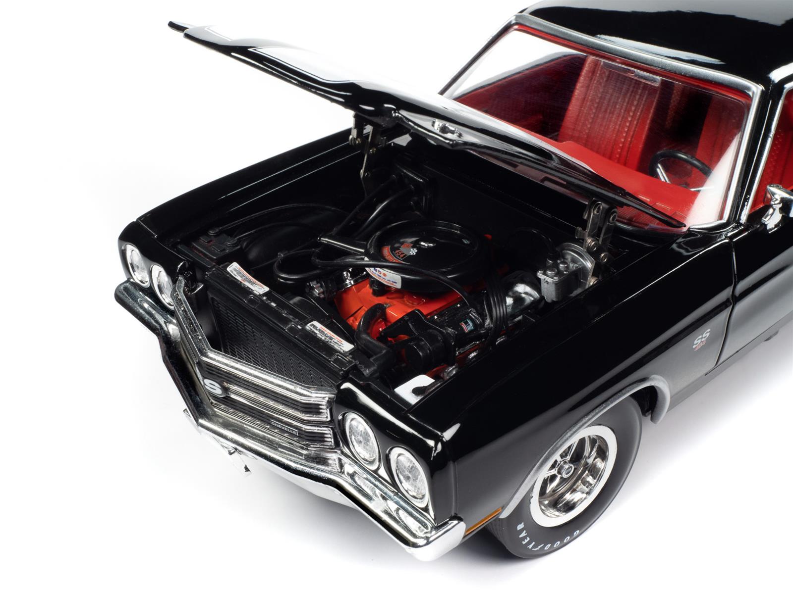 AUTO WORLD AMM1317 1:18 Scale 1970 Chevy Chevelle Hardtop Diecast