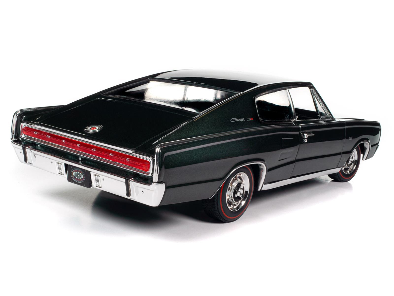 AUTO WORLD AMM1320/06 1:18 Scale 1966 Dodge Charger Hardtop MCACN