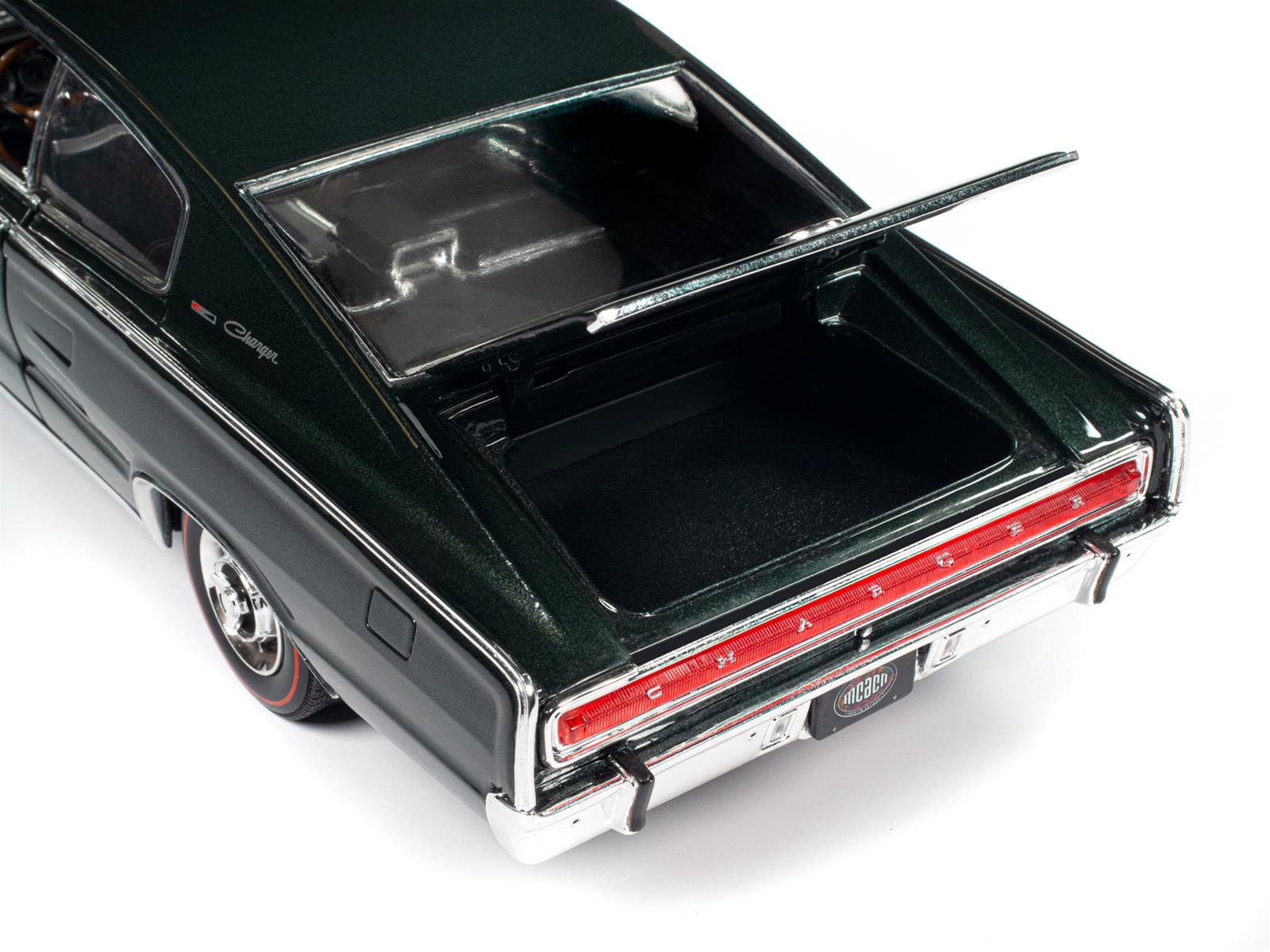 AUTO WORLD AMM1320/06 1:18 Scale 1966 Dodge Charger Hardtop MCACN