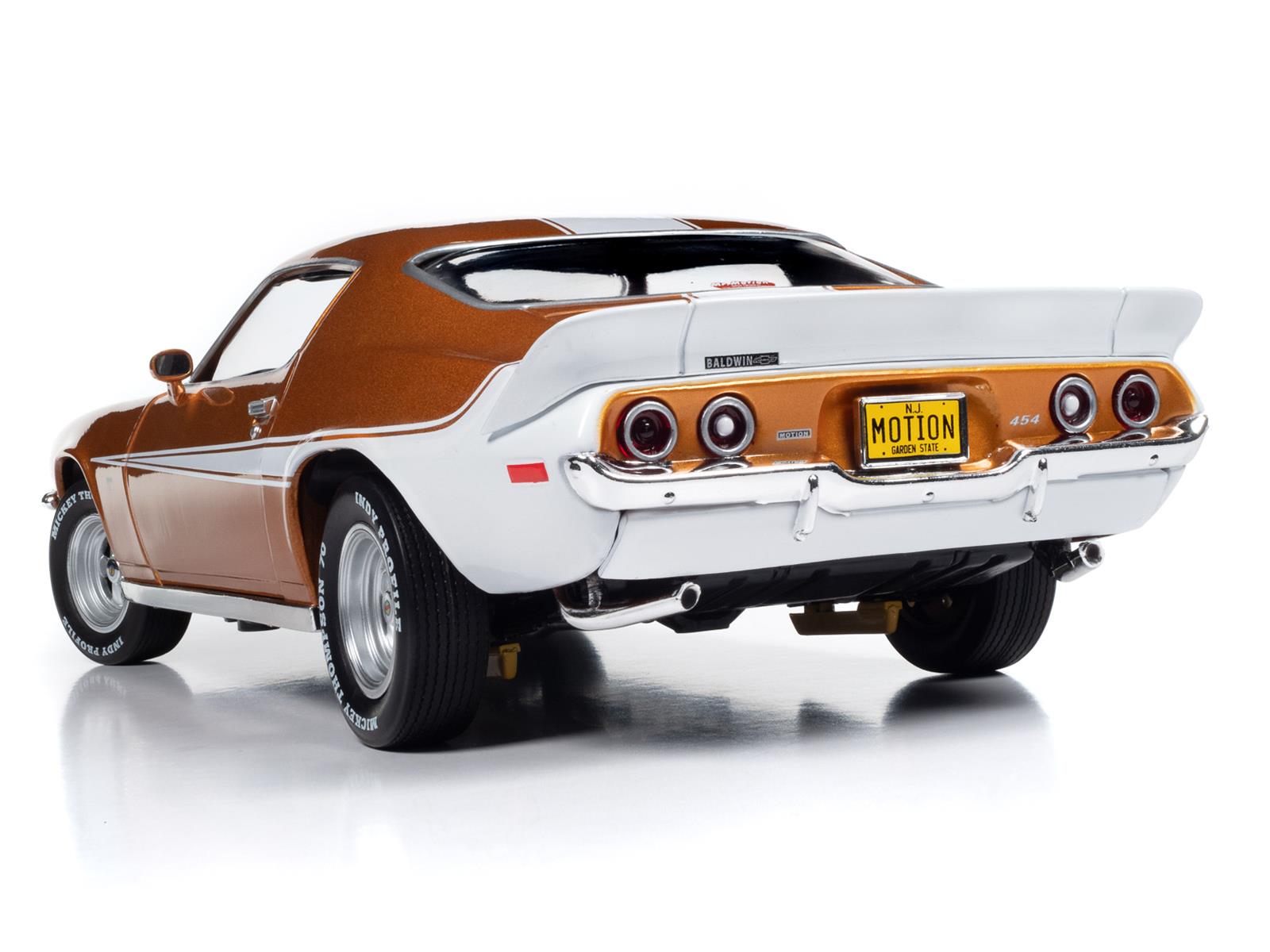 AUTO WORLD AMM1321 1:18 Scale 1973 Chevy Camaro Baldwin-Motion