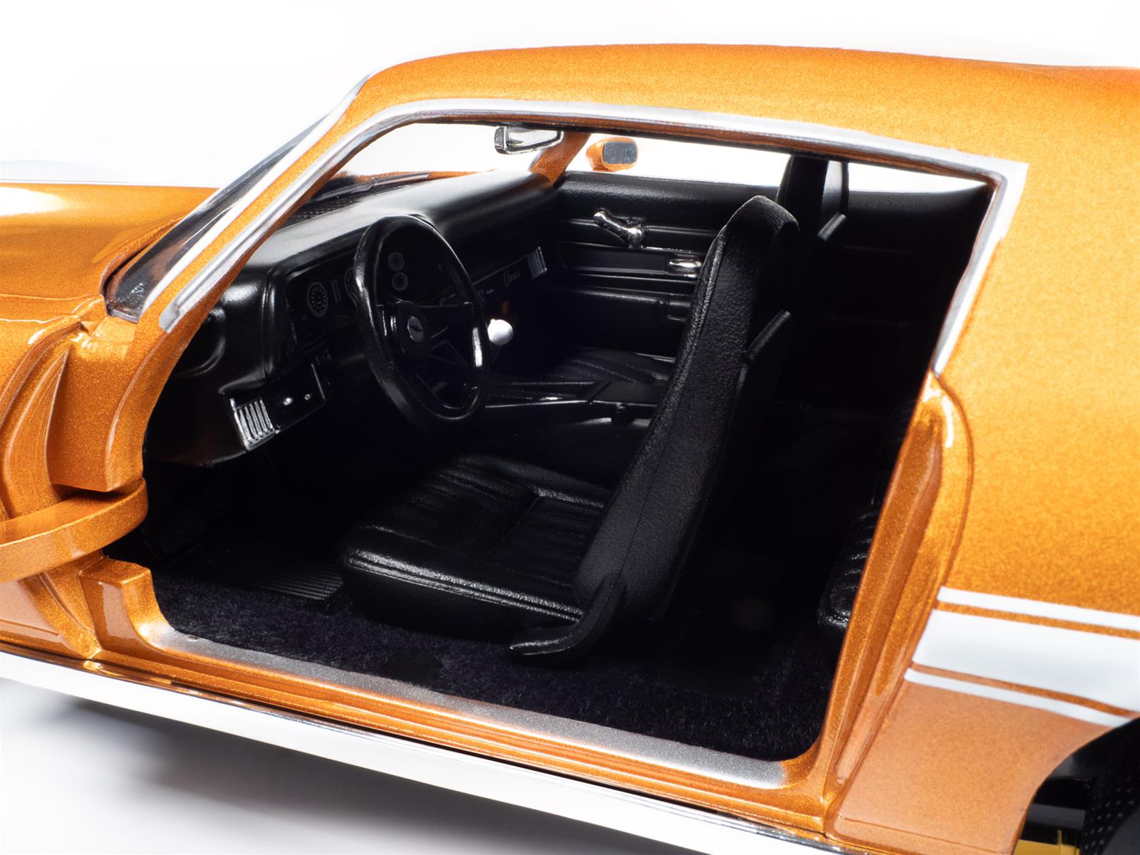 AUTO WORLD AMM1321 1:18 Scale 1973 Chevy Camaro Baldwin-Motion