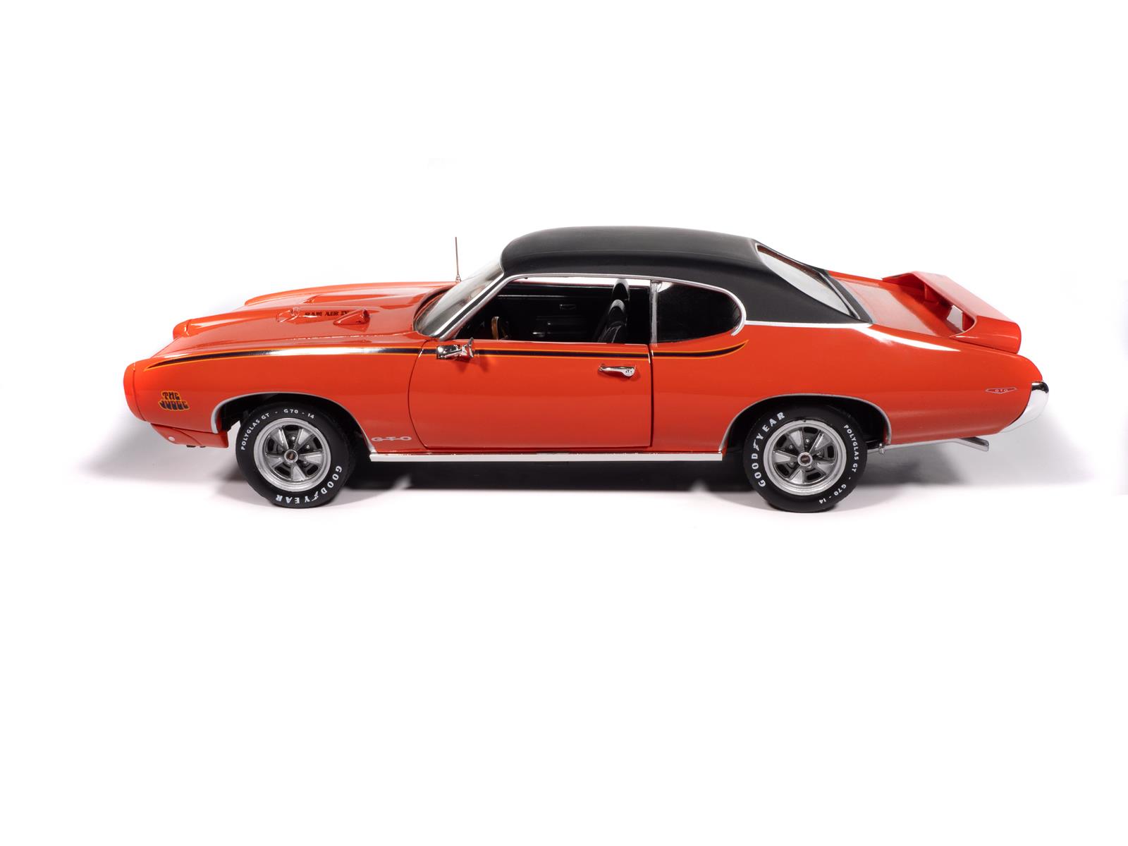 AUTO WORLD AMM1351 1:18 Scale 1969 Pontiac GTO The Judge Diecast