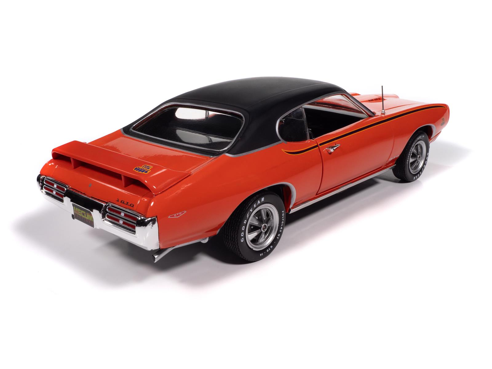 AUTO WORLD AMM1351 1:18 Scale 1969 Pontiac GTO The Judge Diecast