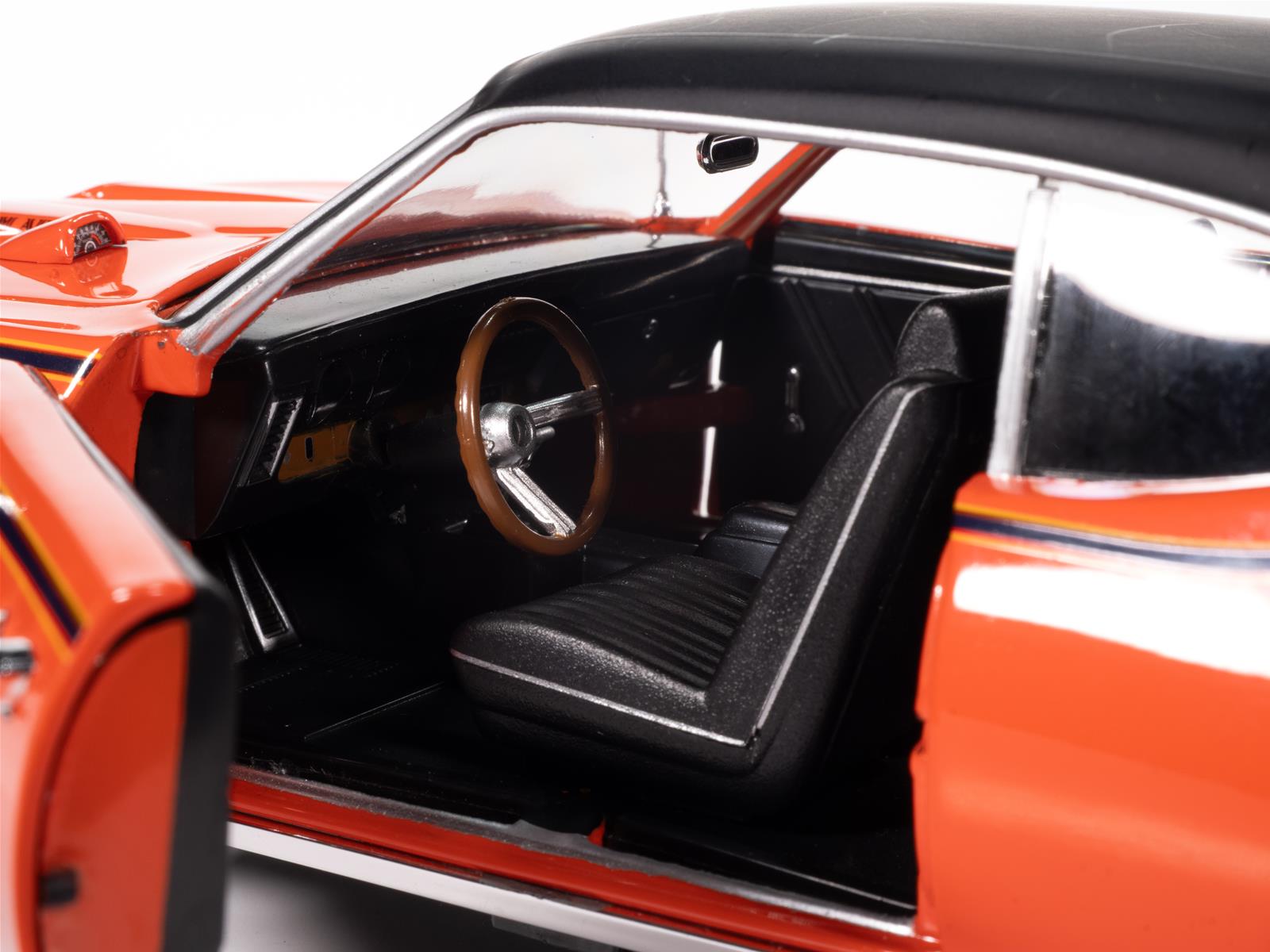 AUTO WORLD AMM1351 1:18 Scale 1969 Pontiac GTO The Judge Diecast