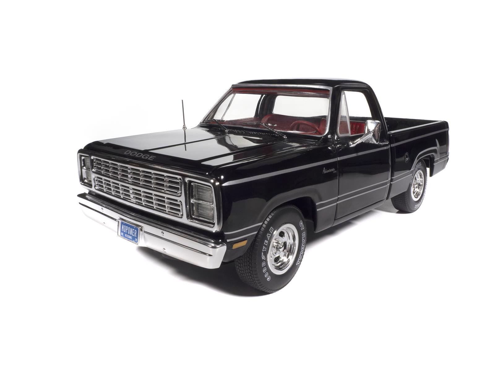 AUTO WORLD AMM1355/06 1:18 Scale 1979 Dodge SWB Sweptline