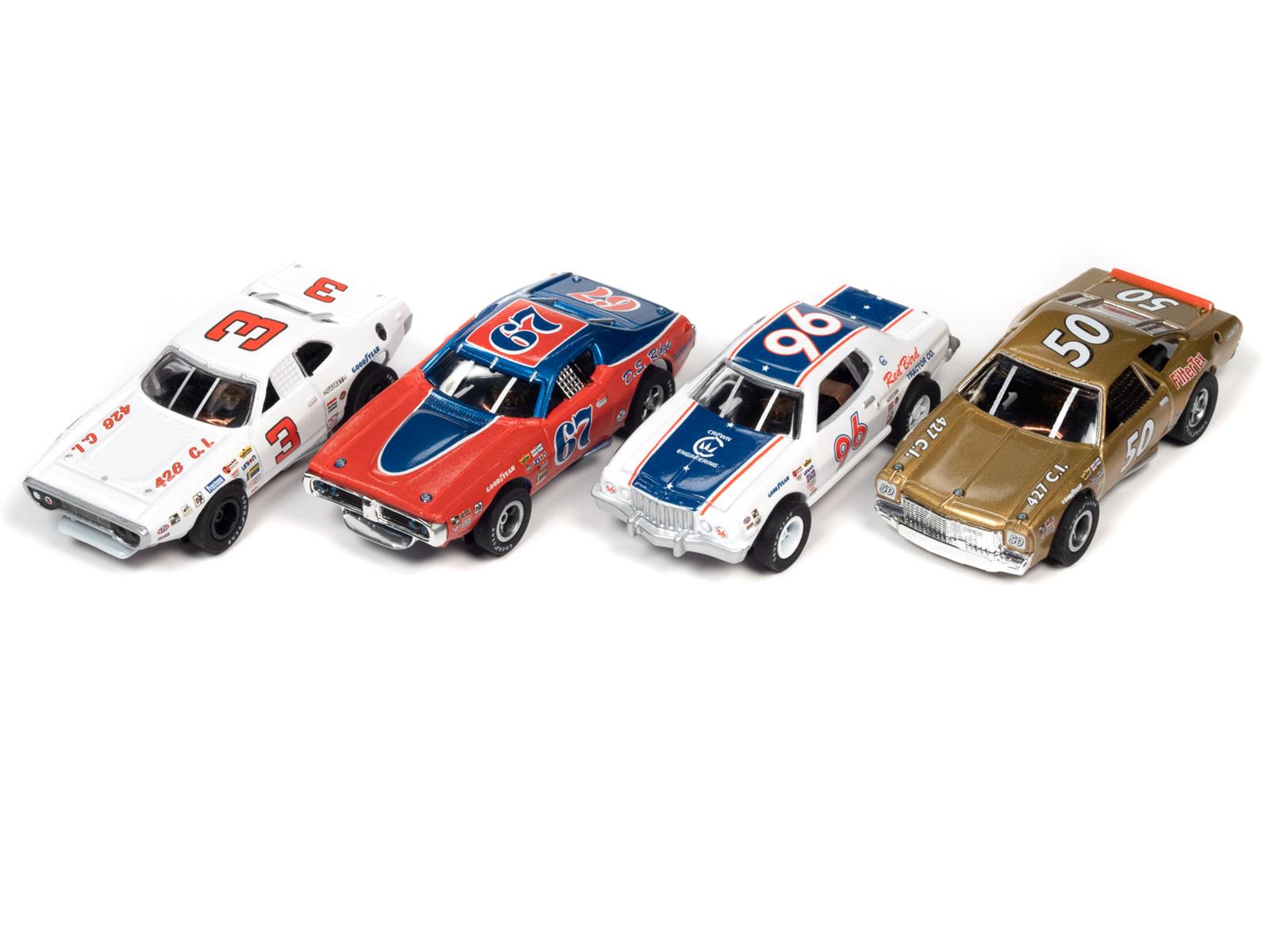 AUTO WORLD SRS345 1:64 Scale Victory 400 Slot Car Set | Summit Racing
