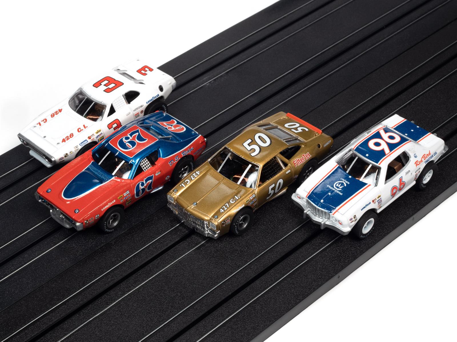 AUTO WORLD SRS345 1:64 Scale Victory 400 Slot Car Set | Summit Racing