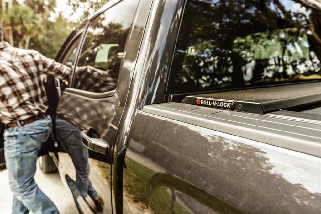 Roll-N-Lock 09-14 Ford F-150 XSB 67in A-Series Retractable Tonneau Cover thumbnail 2