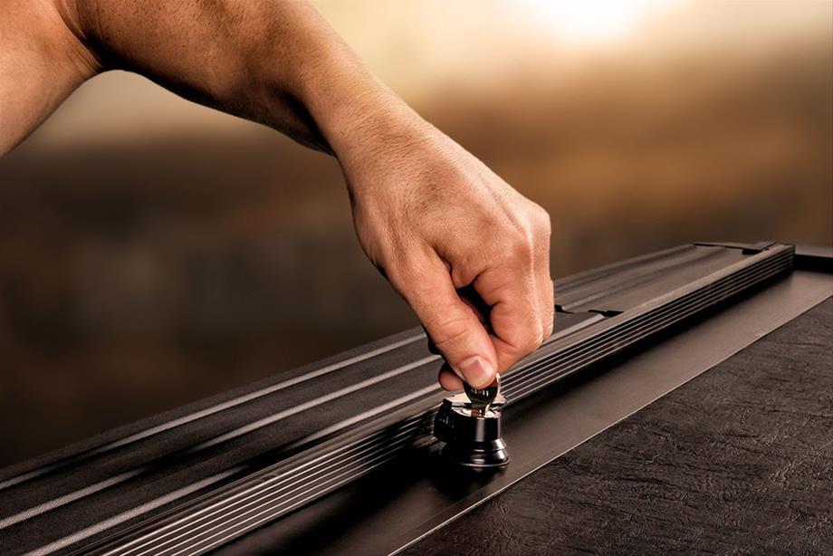Roll-N-Lock 02-07 Chevy Silverado/Sierra Denali SB 77-3/4in M-Series Retractable Tonneau Cover thumbnail 4