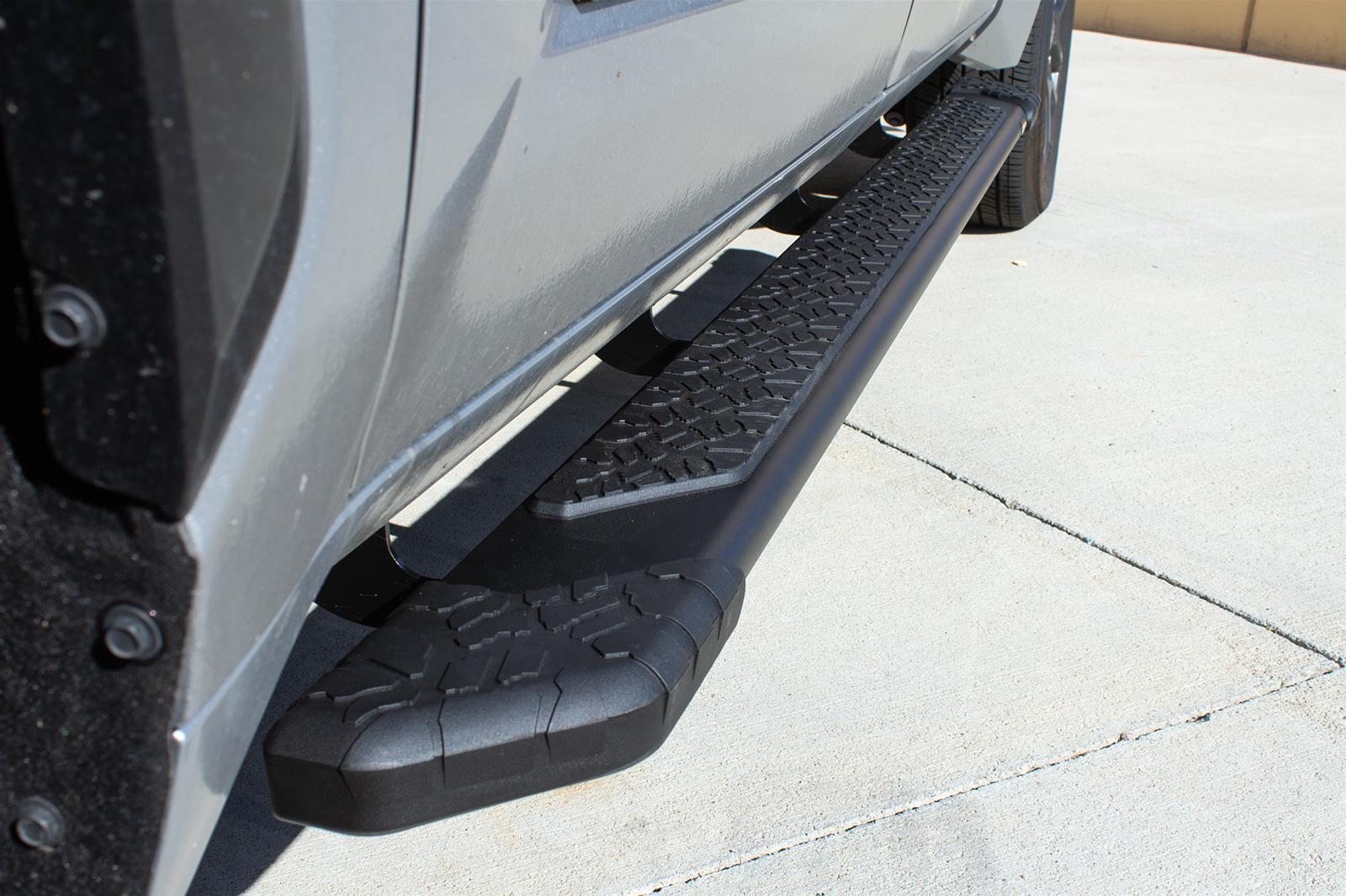 Raptor Series 19040142BT Raptor Series 5 in. Tread Step Running Boards Summit Racing