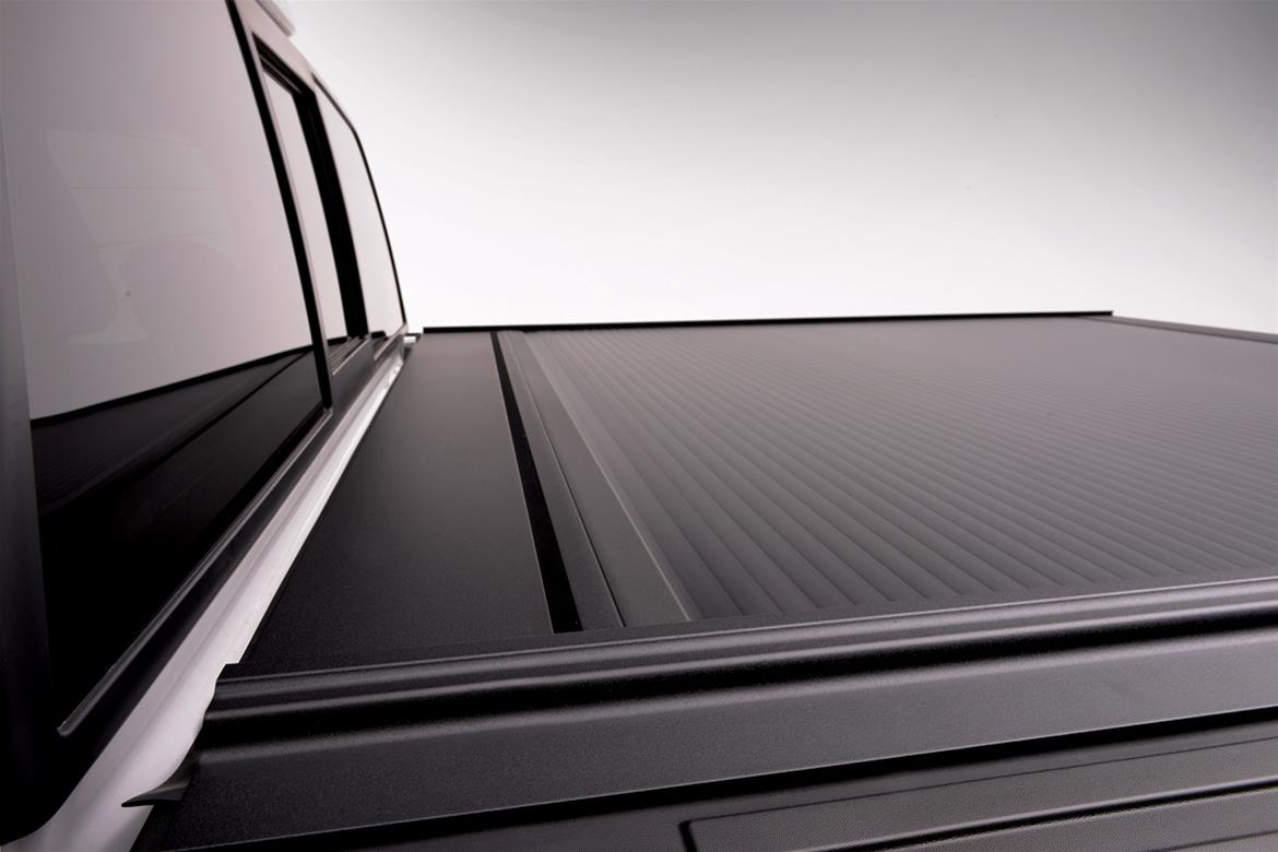 Retrax 04-18 Titan Crew Cab 4-doors(w/ or w/o Utilitrack) RetraxONE XR thumbnail 7