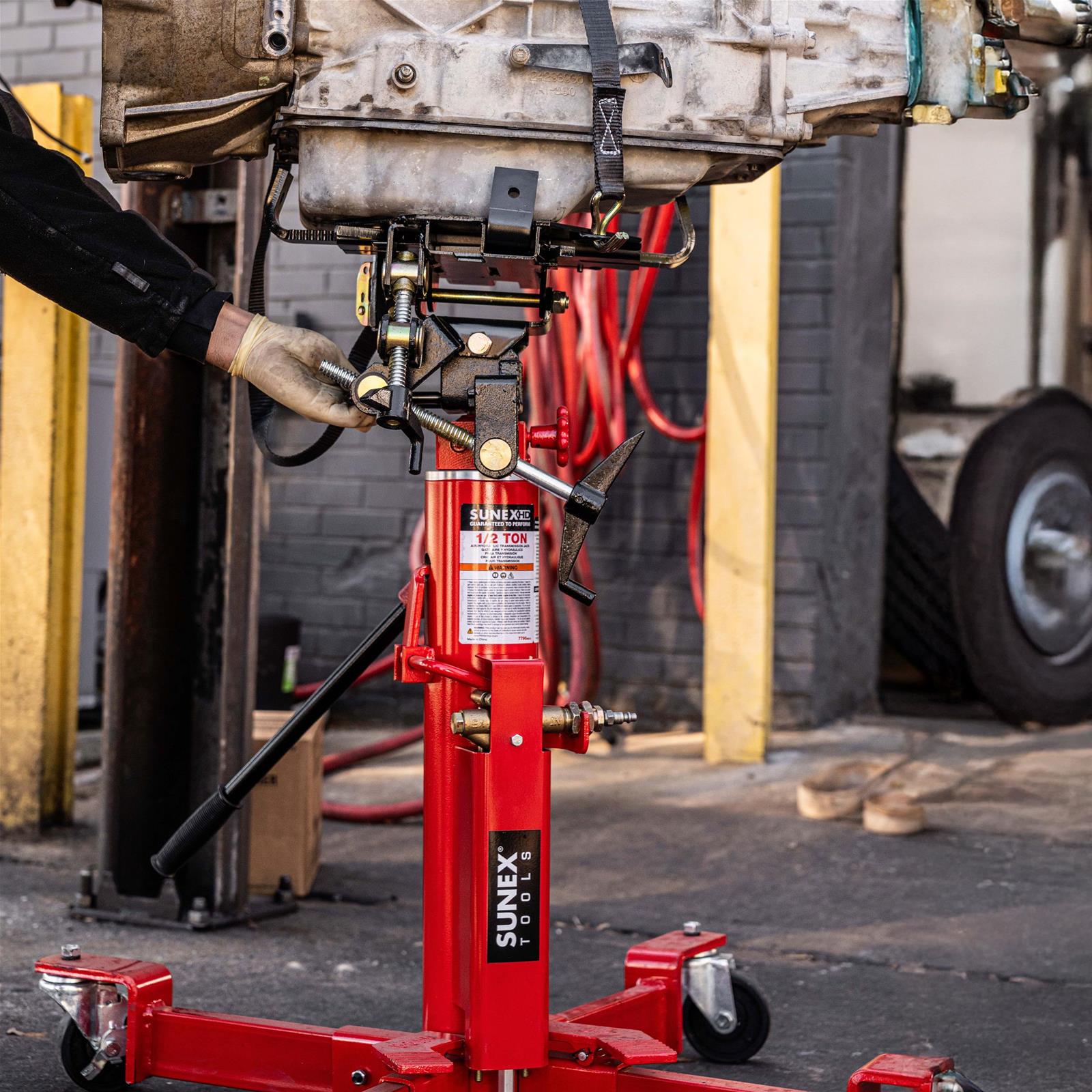 Sunex 7796 Sunex Tools Air/Hydraulic Telescopic Transmission Jacks