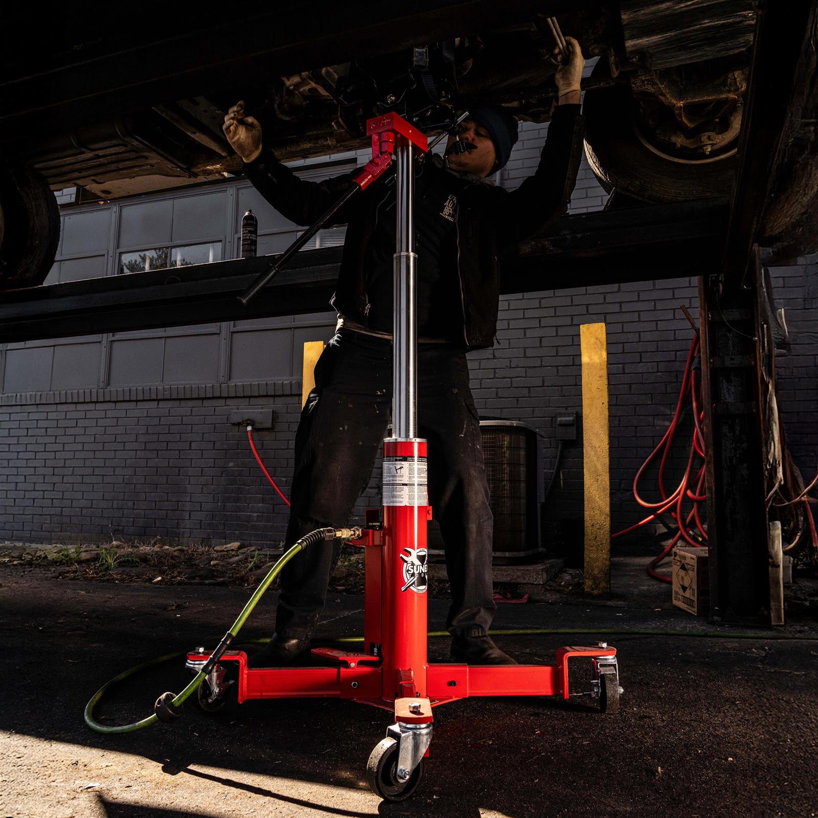Sunex 7796 Sunex Tools Air/Hydraulic Telescopic Transmission Jacks