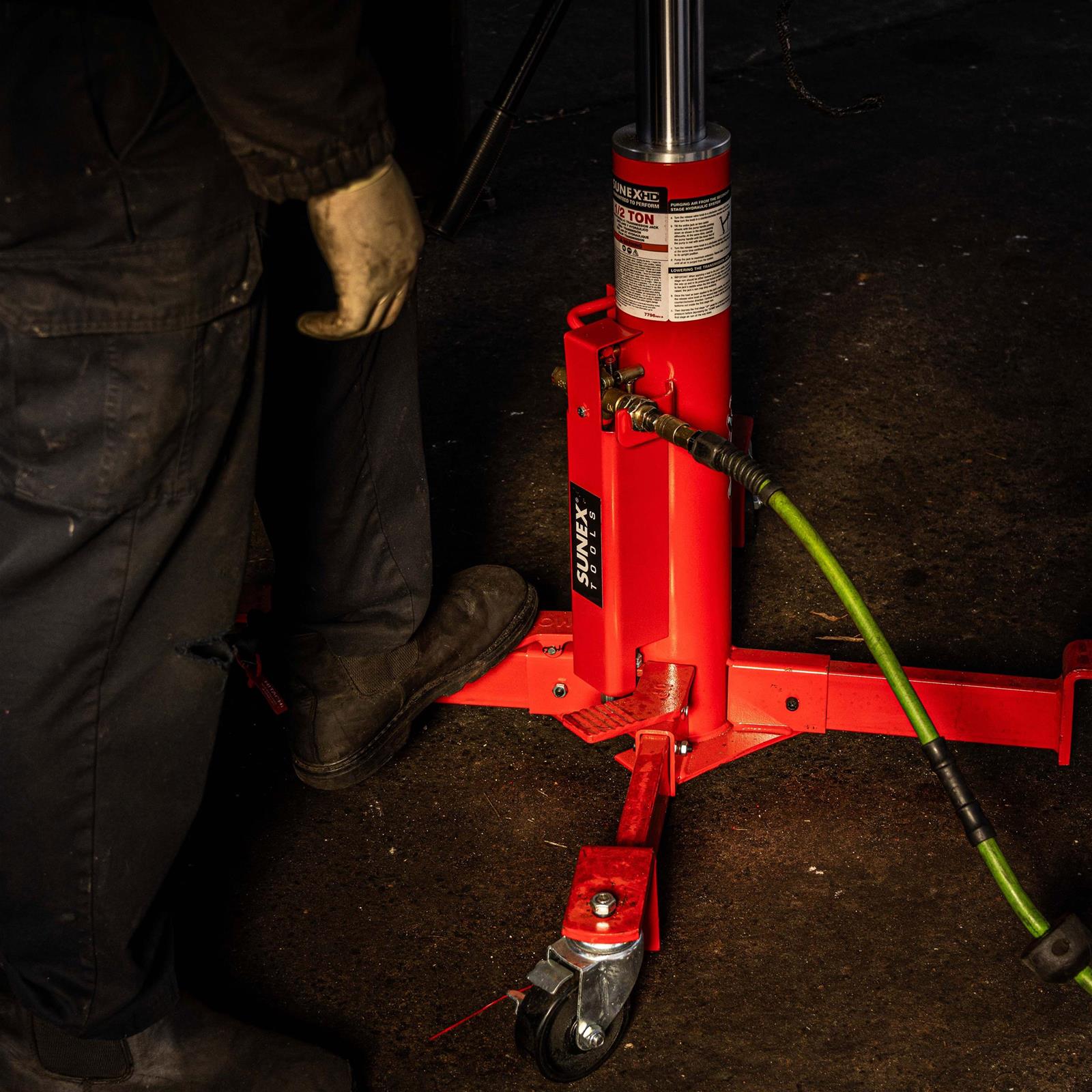 Sunex 7796 Sunex Tools Air/Hydraulic Telescopic Transmission Jacks