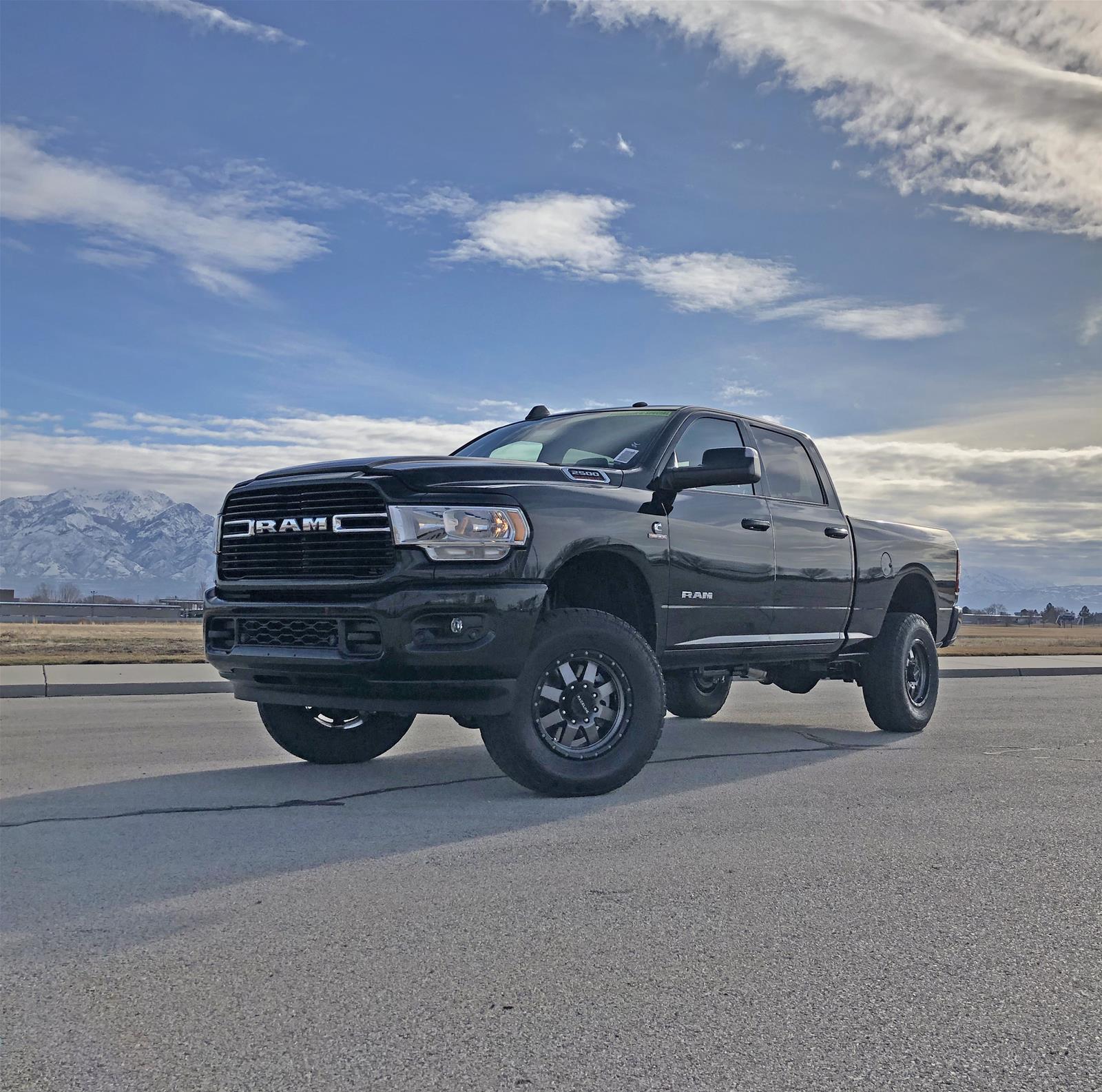 Tuff Country 19-23 Dodge Ram 3500 4x4 3in Lift w/Front Shock Extension Brackets Kit