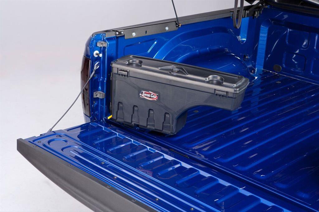 UnderCover 99-06 Chevy Silverado 1500-3500 HD (07 Classic) Passengers Side Swing Case - Black Smooth thumbnail 9
