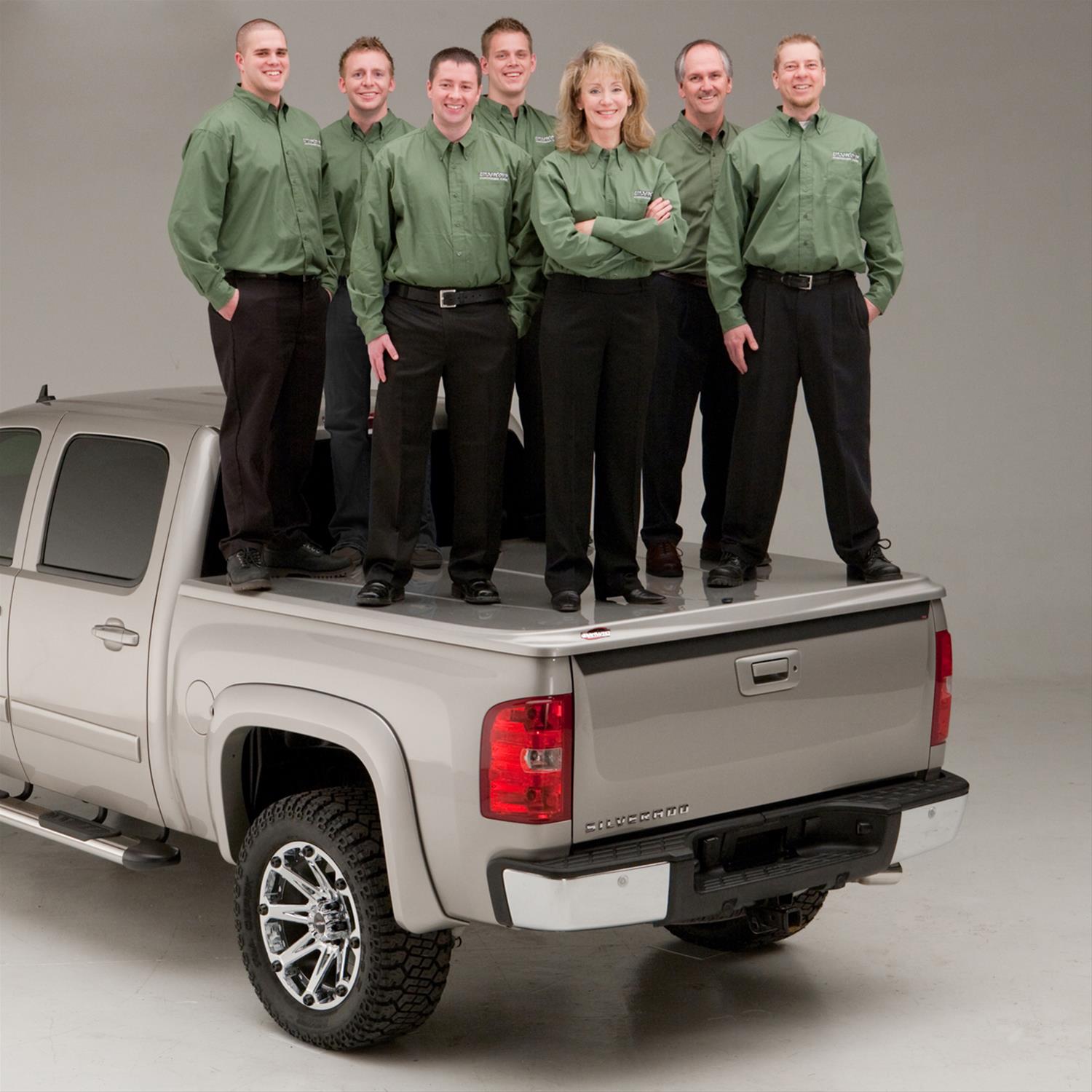 UnderCover 07-13 Chevy Silverado 1500 5.8ft Lux Bed Cover - Black thumbnail 4