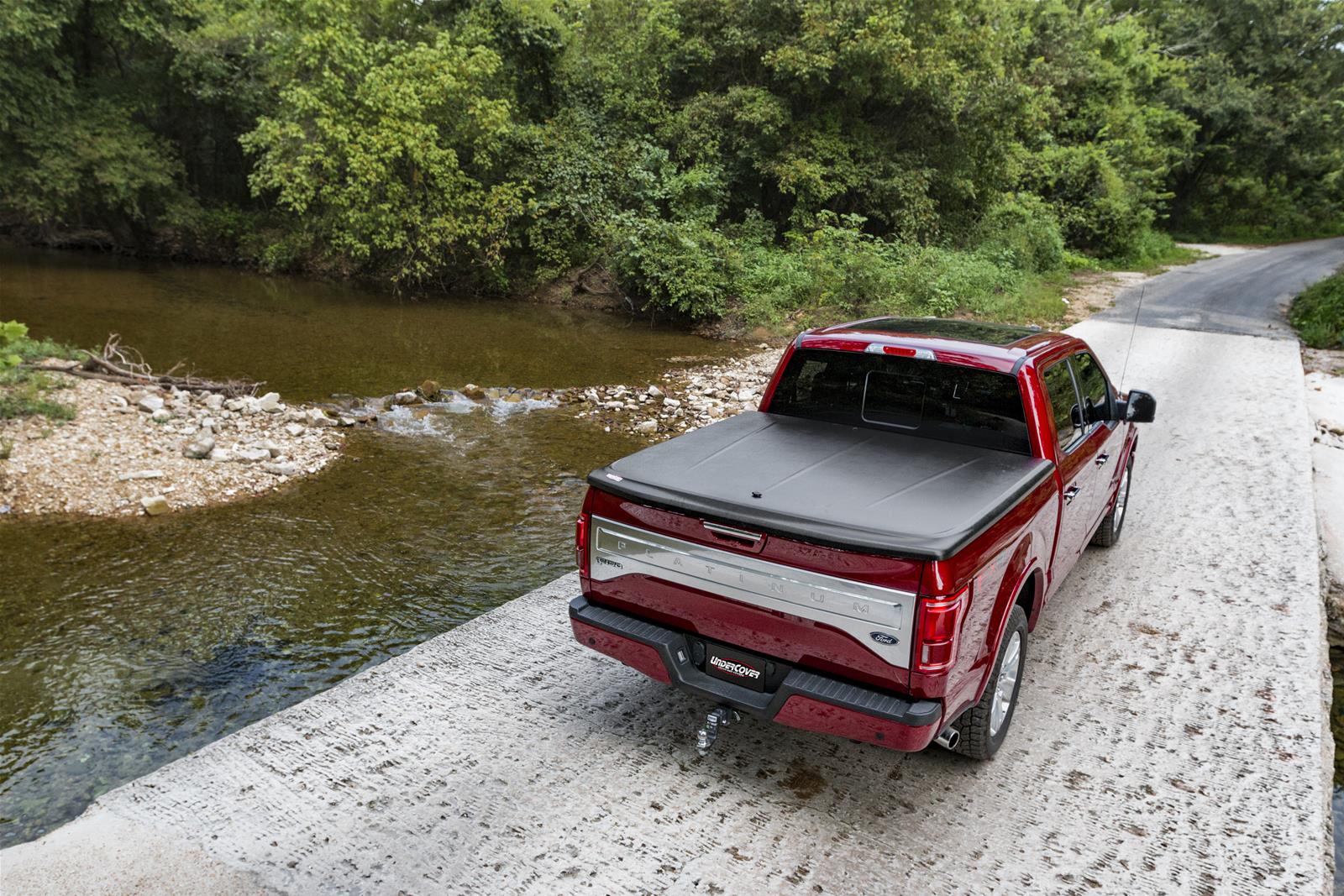 UnderCover 2021 Ford F-150 Crew Cab 5.5ft SE Bed Cover - Textured thumbnail 4