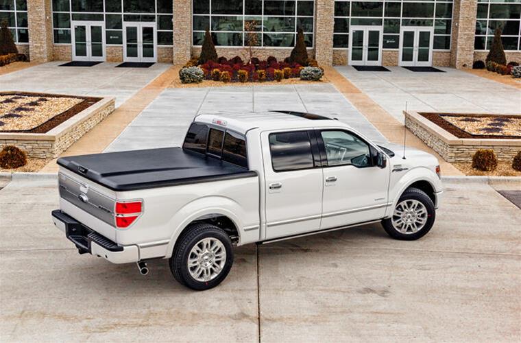 UnderCover 2022 Nissan Frontier 5ft Elite Bed Cover - Black Textured