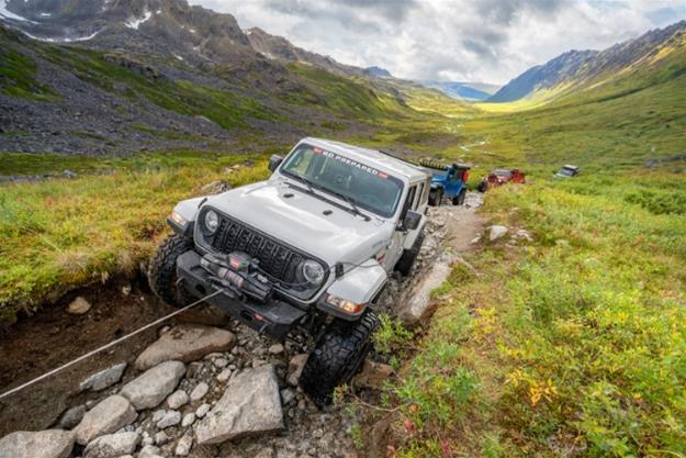 10,000 lbs. Warn Zeon XP 10-S Series Winch 110100 Winch, 10-S, Electric, lb. Raiting, 12 V, Hawse Fairlead, Planetary Gear, 100 ft. Length, Synthetic Rope, Each thumbnail 2
