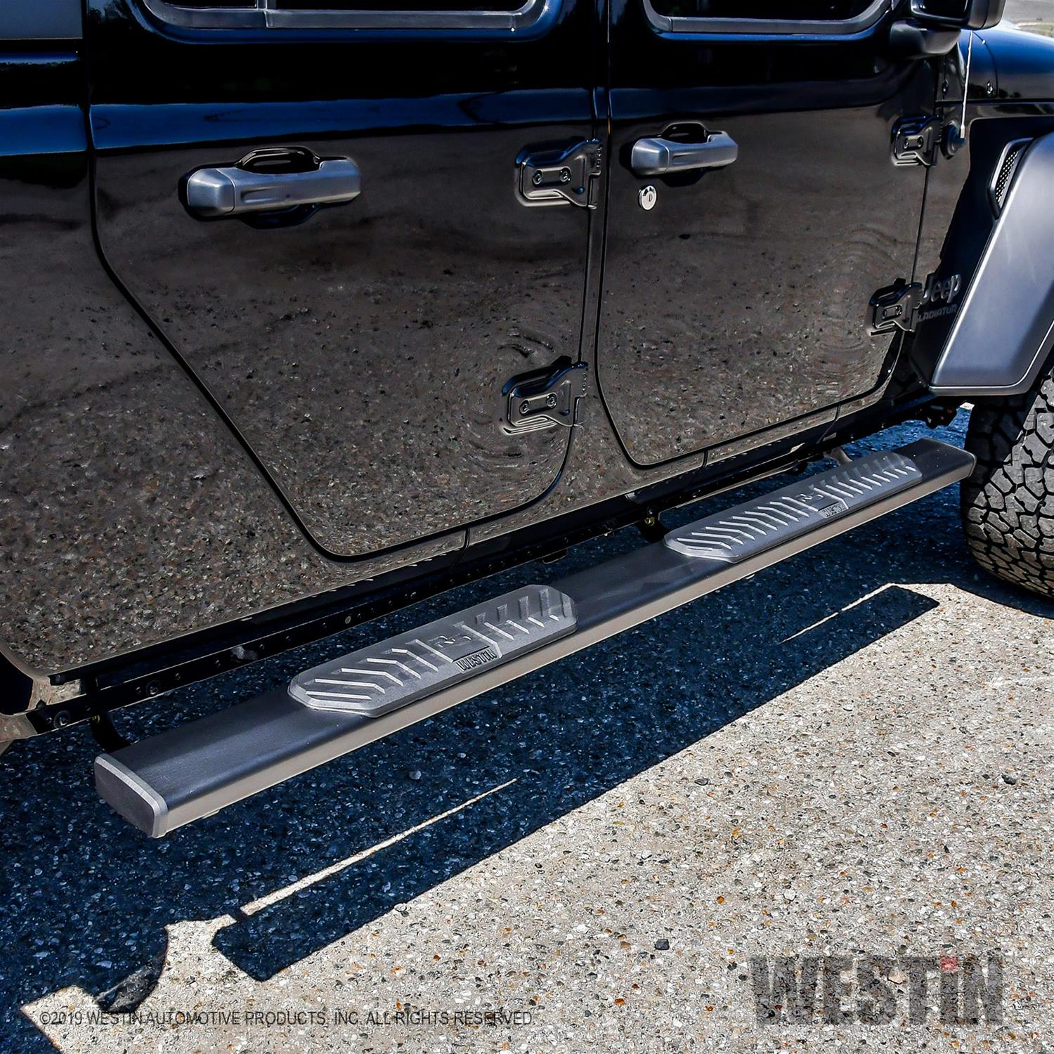 Westin 2020-2026 Jeep Gladiator R5 Nerf Step Bars - Textured Black thumbnail 2