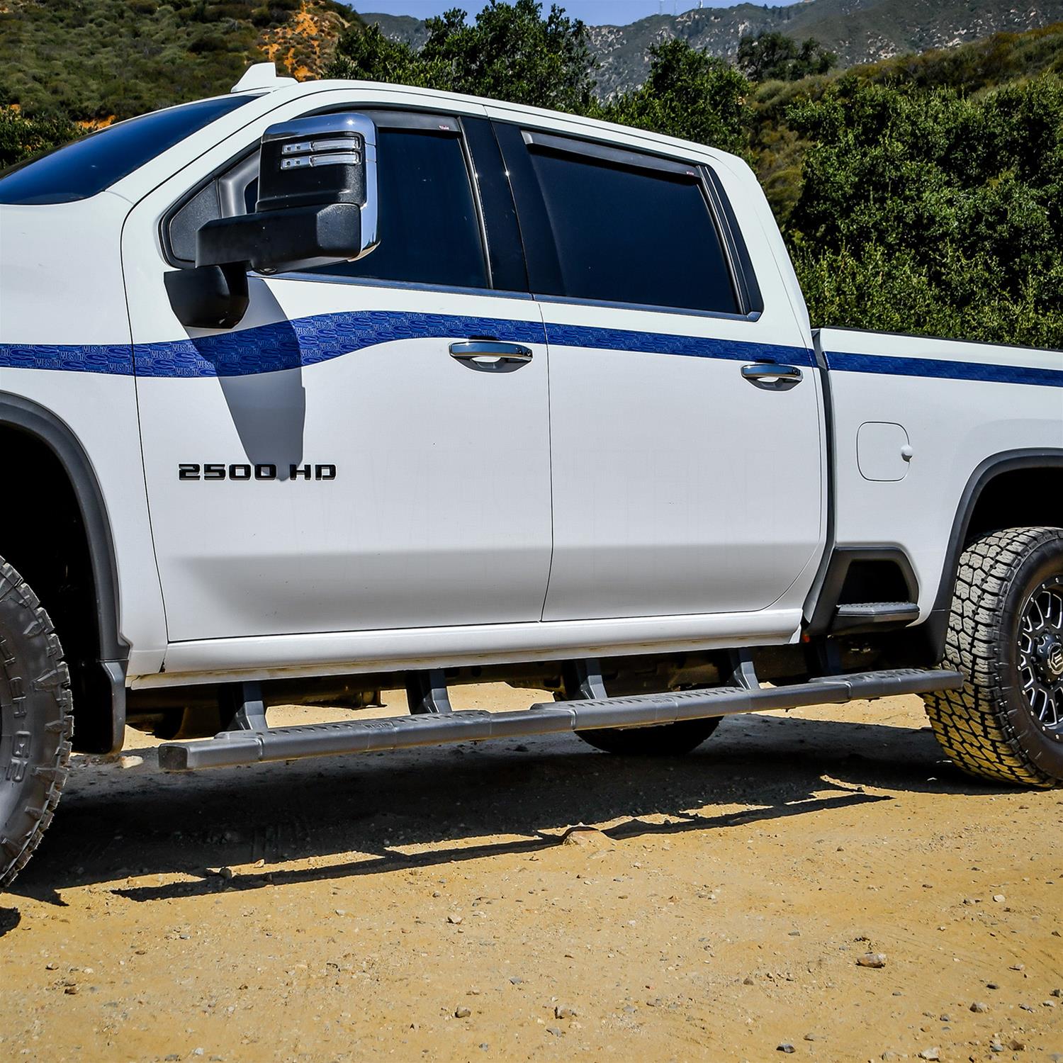 Westin 20-26 Chevy Silverado 2500 Crew Cab (6.5ft Bed) R5 M-Series XD W2W Nerf Bars - Textured Black thumbnail 3