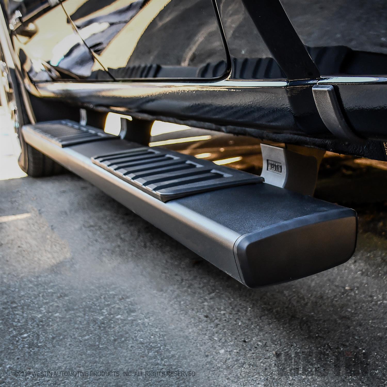 Westin 19-22 Chevrolet Silverado 1500 DC (Excl. 2019 LD/Limited) R7 Nerf Step Bars - Black thumbnail 2